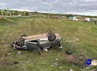 В Самарской области легковушка вылетела в кювет и перевернулась: пострадала пассажирка