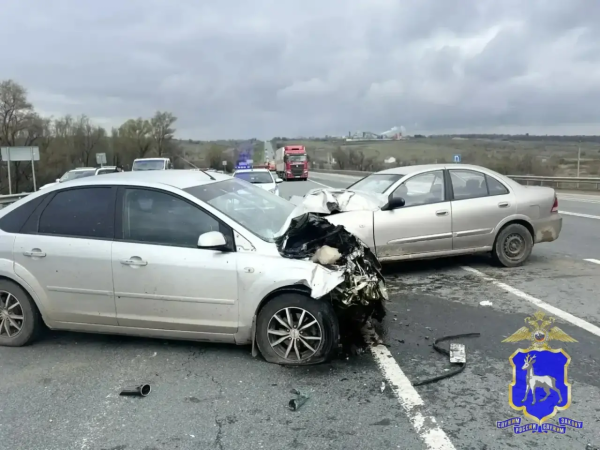 Двое пострадали, один погиб: массовая авария на трассе под Самарой 22 апреля