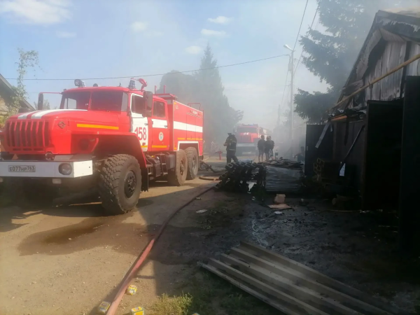 Под Самарой 4 августа полыхал частный дом с сараями на 250 "квадратах"