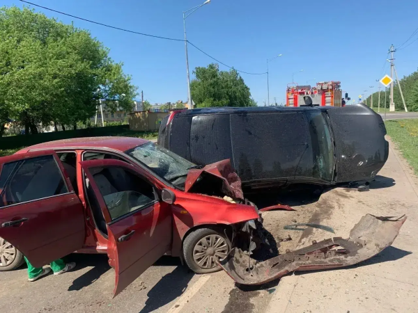 В Самарской области 17 мая 2 человека попали в больницу после ДТП на трассе