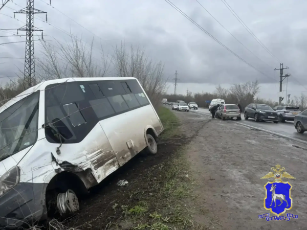 Под Самарой автобус № 126 столкнулся с "Калиной" утром 23 апреля